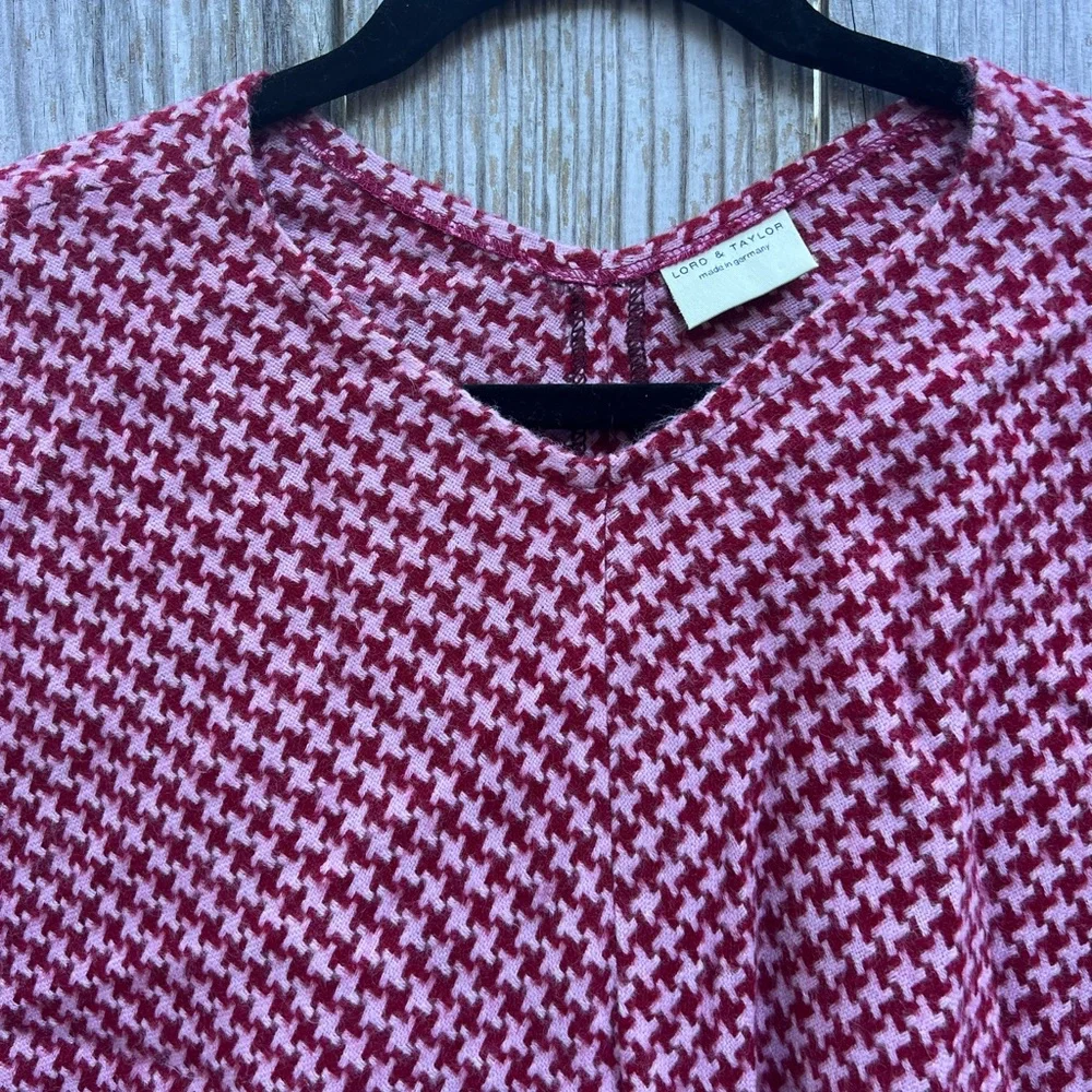 LORD AND TAYLOR Houndstooth Pink and Red Lightweight Fringe Poncho One Size - Picture 7 of 10